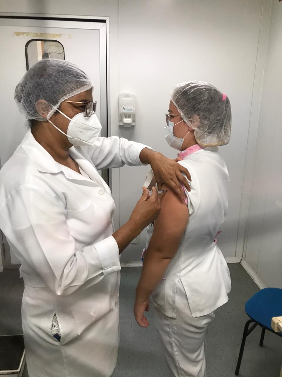 Prefeitura de Araruama realiza segundo dia de vacinação contra Covid-19