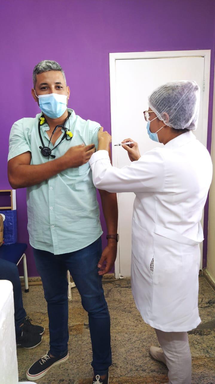 Vacinação contra Covid-19 continua em Araruama