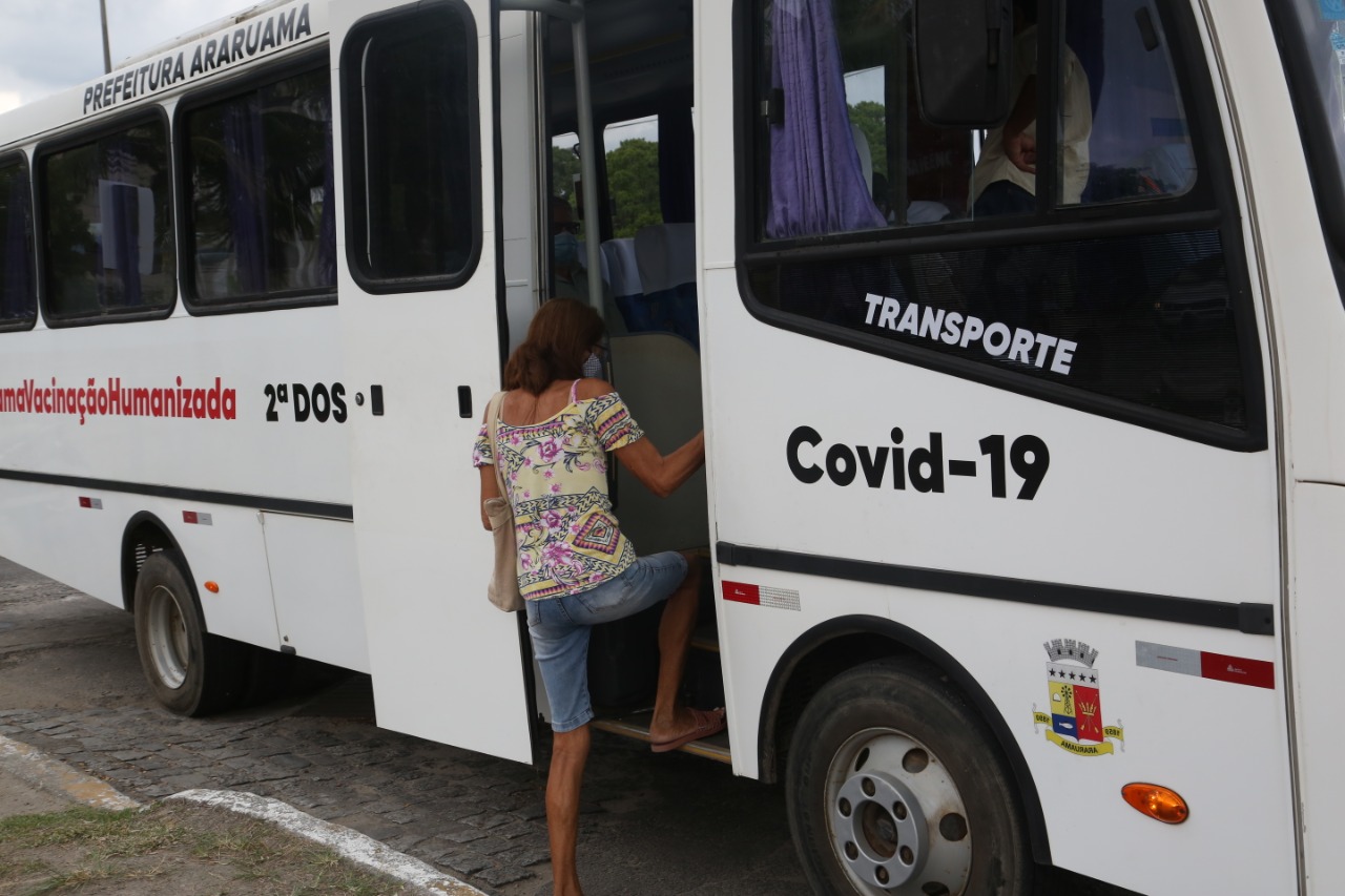 Prefeitura de Araruama disponibiliza ônibus para ajudar na vacinação contra a Covid-19