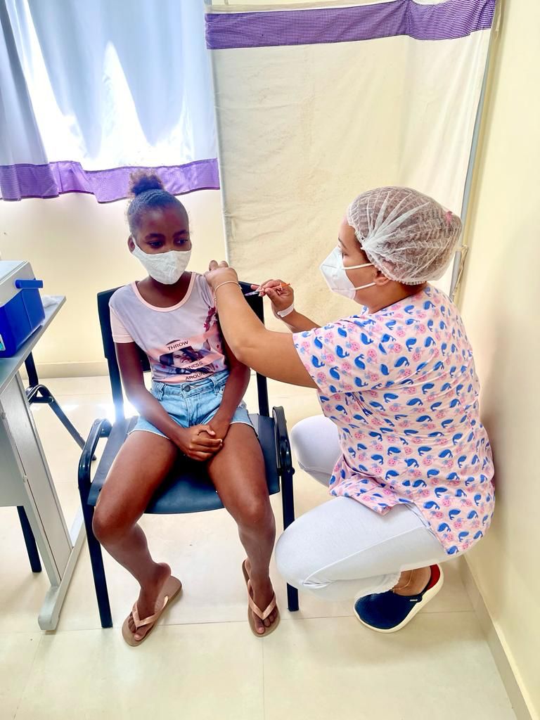 Prefeitura de Araruama vacina crianças de 05 a 11 anos contra a Covid-19 na comunidade quilombola da Sobara, no distrito de São Vicente