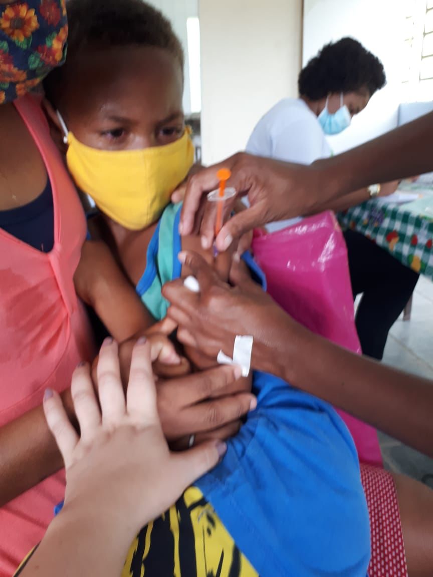 Prefeitura de Araruama vacina crianças de 05 a 11 anos contra a Covid-19 na comunidade quilombola de Prodígio