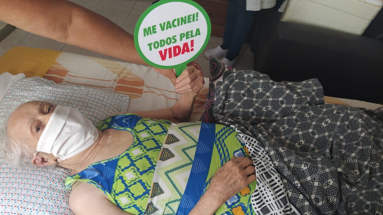 Prefeitura de Araruama inicia vacinação de acamados de casa em casa