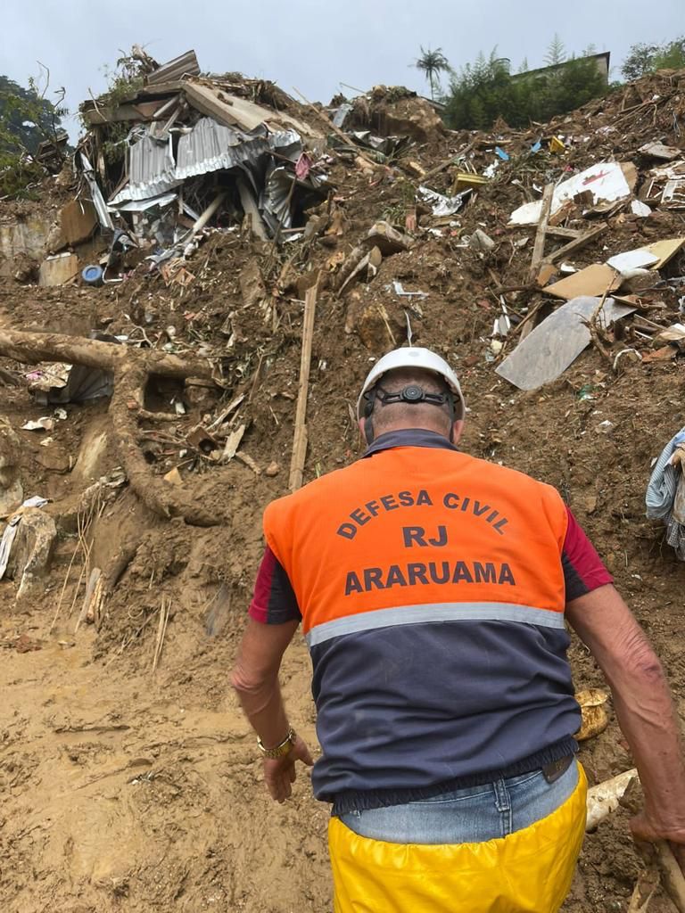 Prefeitura de Araruama envia todas as equipes da Defesa Civil para ajudar nos resgates em Petrópolis