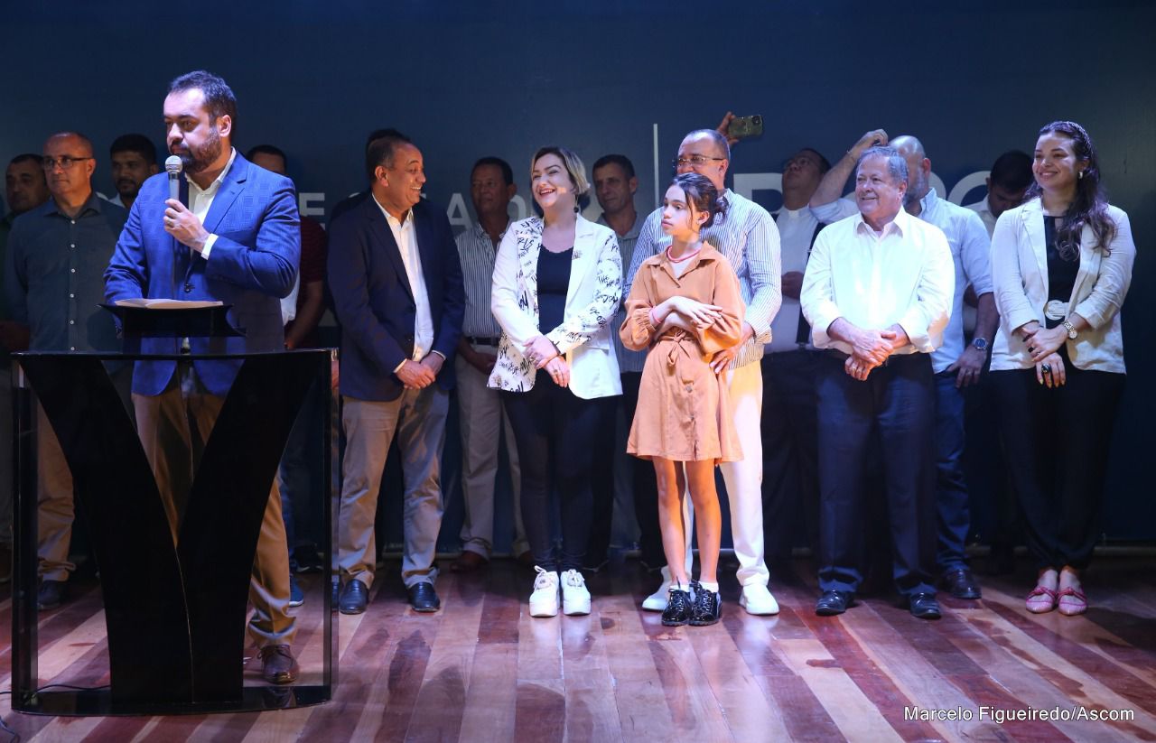 Governador Cláudio Castro inaugura a Casa do Trabalhador e assina ordem de serviço e convênio para três obras em Araruama