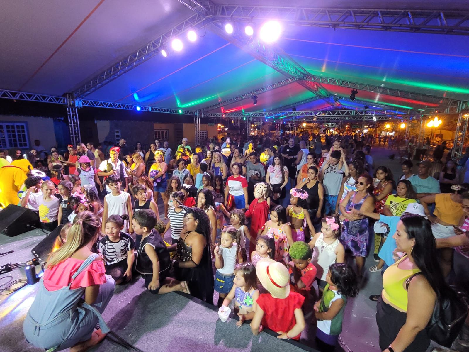 A matinê “Bailinho de Carnaval” abriu os festejos em Araruama e encantou crianças e adultos