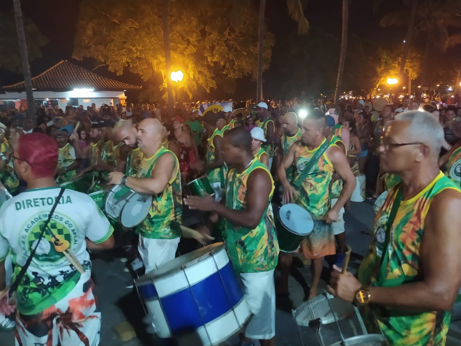 Carnaval em Araruama tem trio elétrico e desfiles de vários blocos de rua no domingo