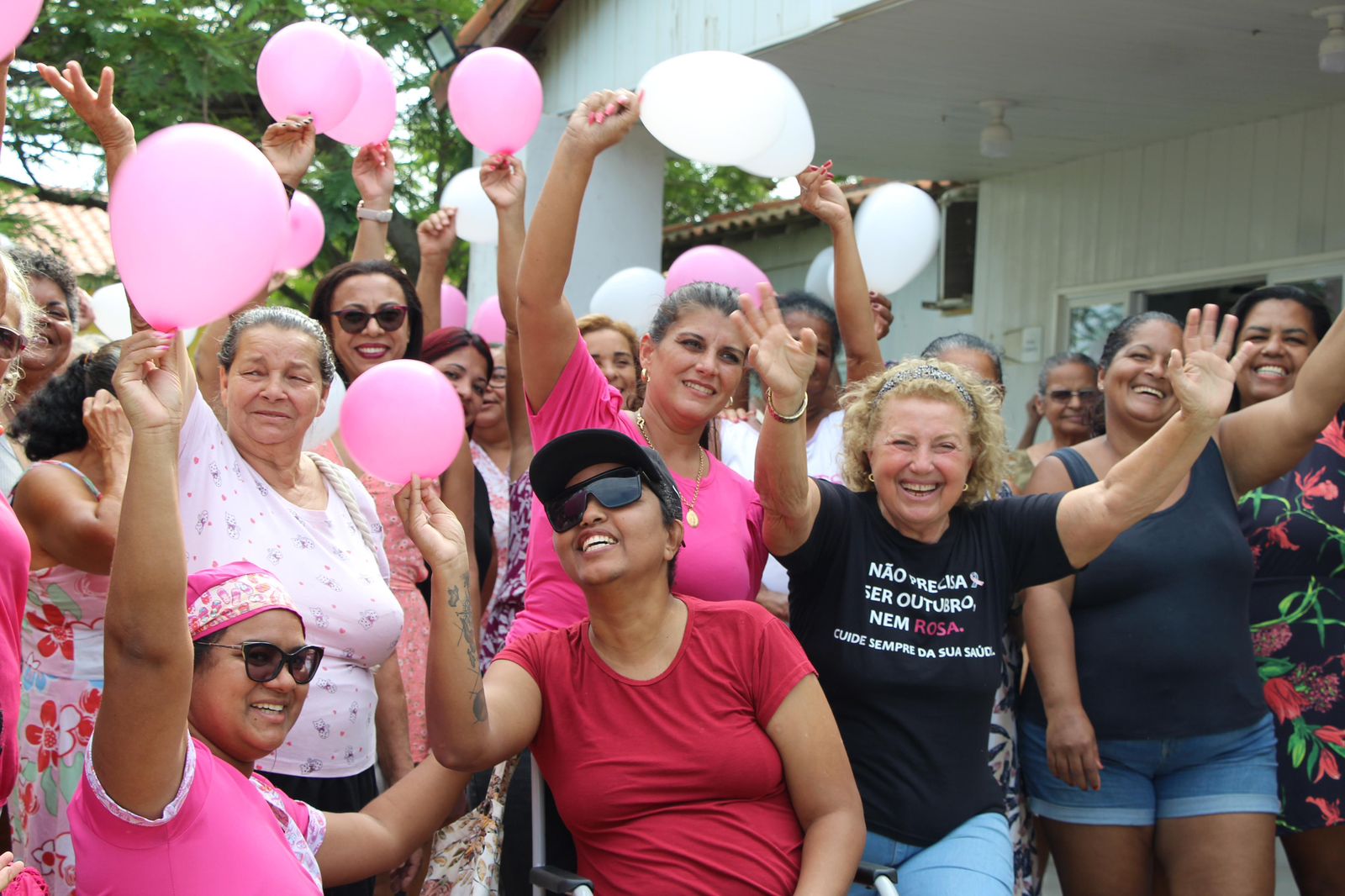 Prefeitura realizou nessa sexta-feira uma grande ação do “Outubro Rosa” para alertar sobre a prevenção ao câncer de mama em três unidades de saúde da Rede Municipal