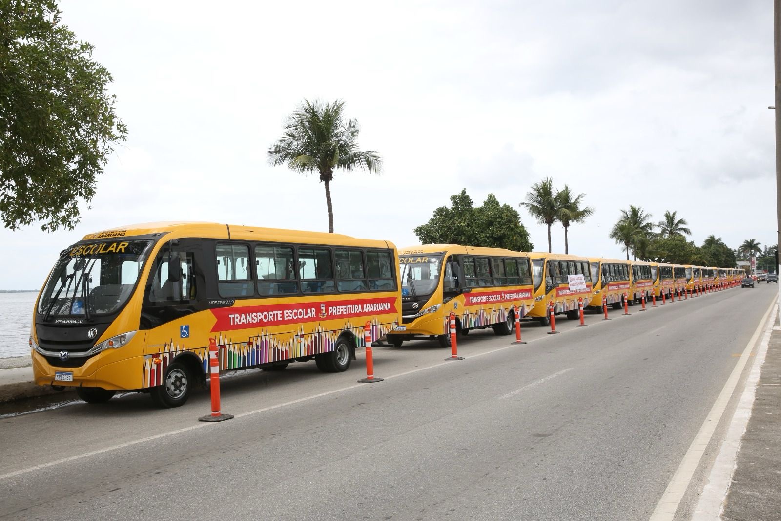 Prefeitura de Araruama realiza a entrega de uma frota de 30 ônibus novos para atender os alunos da Rede Municipal de Ensino dos 5 distritos