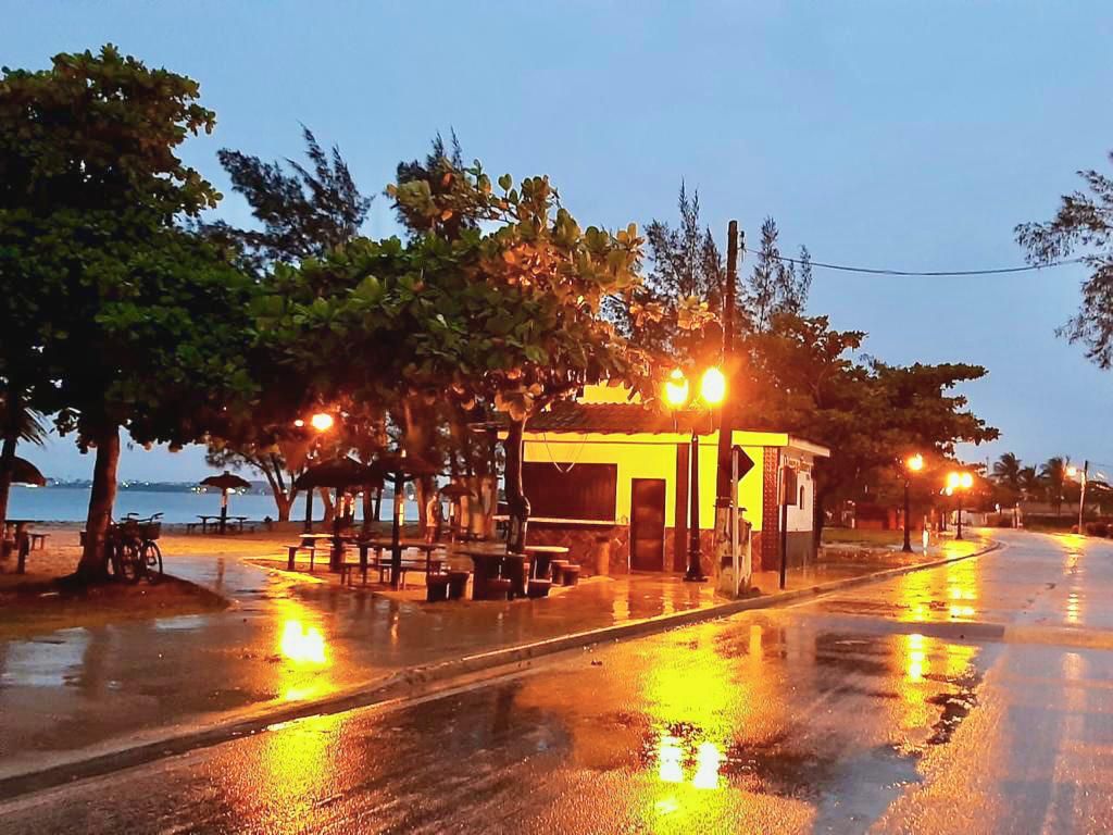 Orla da Praia do Gavião, no distrito de Iguabinha, ganha urbanização e luzes coloniais